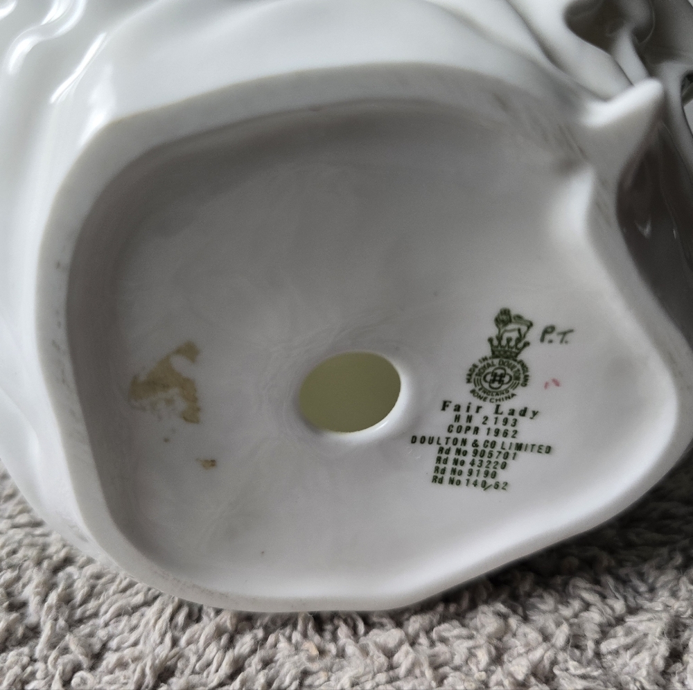 Royal Doulton Fair Lady Figurine Bone China England - Picture 10 of 12